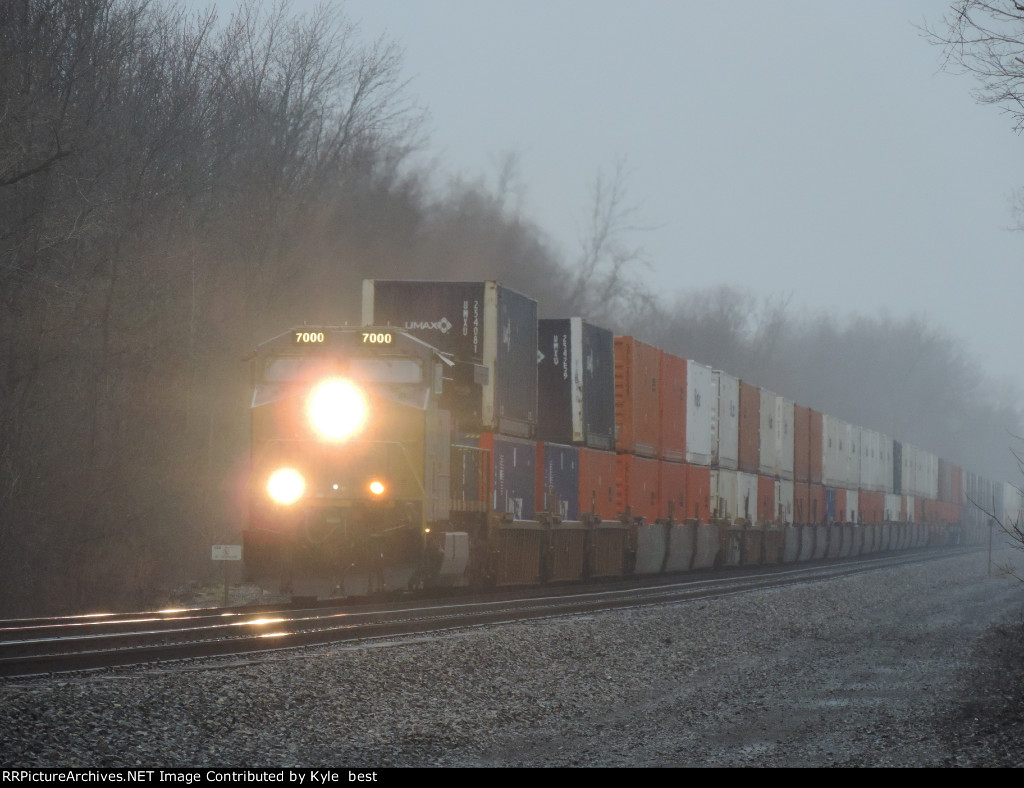 CSX 7000 on I158